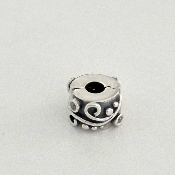 Pandora Sterling Silver Clear CZ Tendril Swirl Clip Rare Retired Bead Charm - Picture 3 of 6